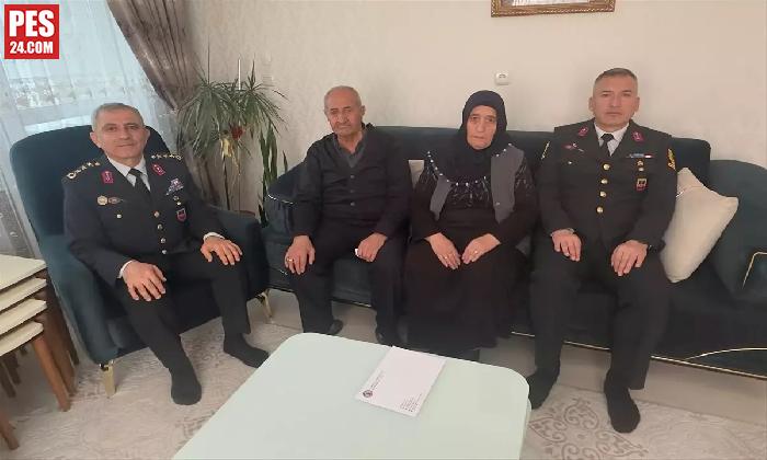 JANDARMA ŞEHİT AİLELERİNİ ZİYARET ETTİ