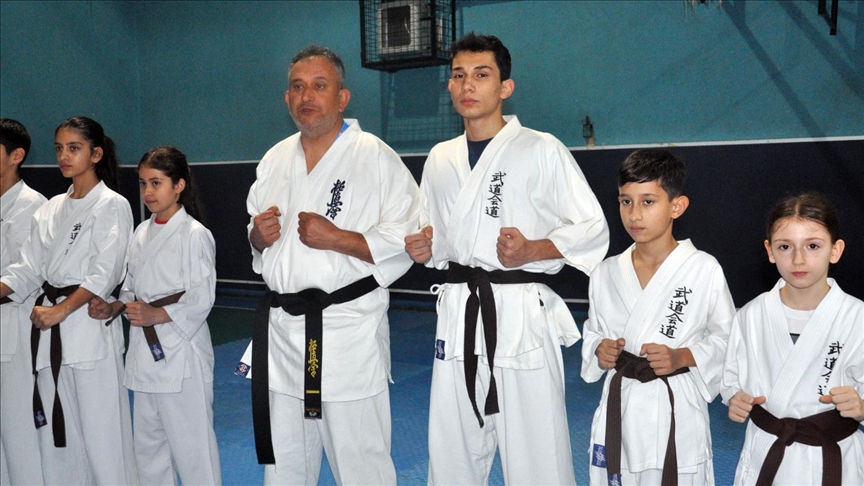 GAZİ ASTSUBAY BABA VE AZMİNDEN ETKİLENEN ÇOCUKLARI, BUDOKAİDODA ŞAMPİYONLUKLAR KAZANIYOR