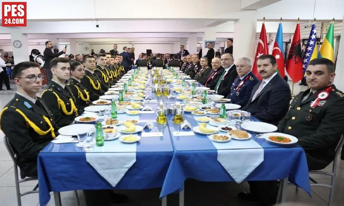 YAŞAR GÜLER VE GENELKURMAY BAŞKANI İLE KUVVET KOMUTANLARI KARA HARP OKULUNDA