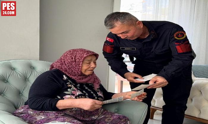 30 YIL ÖNCE ŞEHİT OLAN ASKERİN SİLAH ARKADAŞINDAN ŞEHİT ANNESİNE DUYGULANDIRAN ZİYARET