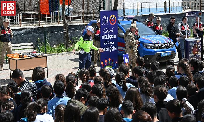 JANDARMA’DAN ÇOCUKLARA ‘EĞİTİM’