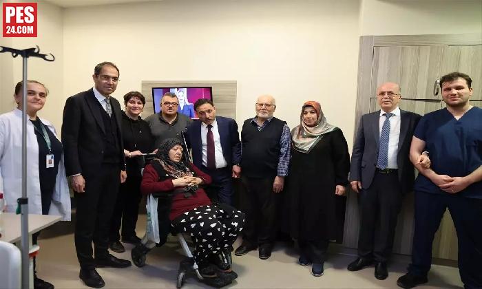 VALİ ÇİÇEK, HASTANEDE TEDAVİ GÖREN ŞEHİT ASTSUBAYIMIZIN ANNESİNİ ZİYARET ETTİ