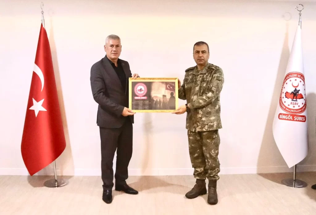 8. KOLORDU KOMUTANI TÜMGENERAL DURMAZ’DAN AŞAV BİNGÖL ŞUBESİNE ZİYARET