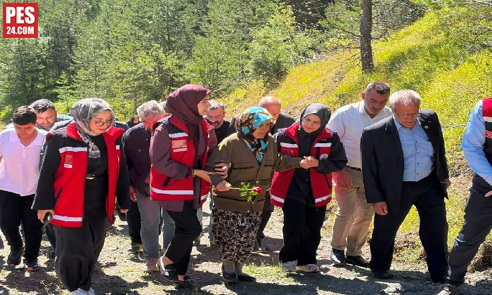 ŞEHİT AYHAN ÇAYIR TOSYA’DA KABRİ BAŞINDA ANILDI