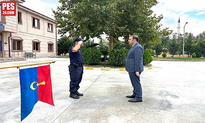 Kaymakam yüzbaşı rütbesine yükselen ilçe jandarma komutanına başarılar diledi