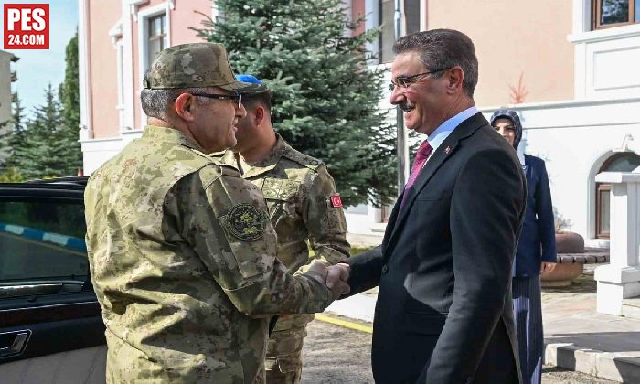 Kara Kuvvetleri Komutanı Tokel, Erzurum Valisi Baruş’u makamında ziyaret etti