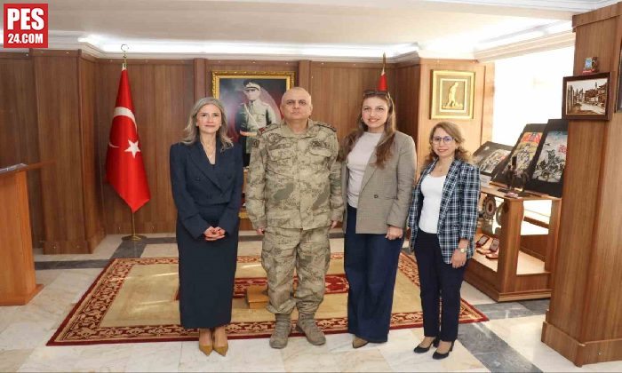Kızılay Şubesi, Jandarma Komutanı Coşkun’a hayırlı olsun ziyaretinde bulundu