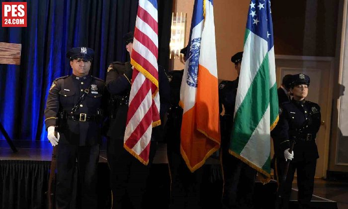 NYPD Müslüman Polisler Derneği’nin gecesinde Türk Teğmen Ali Hammutoğlu Kur’an okudu